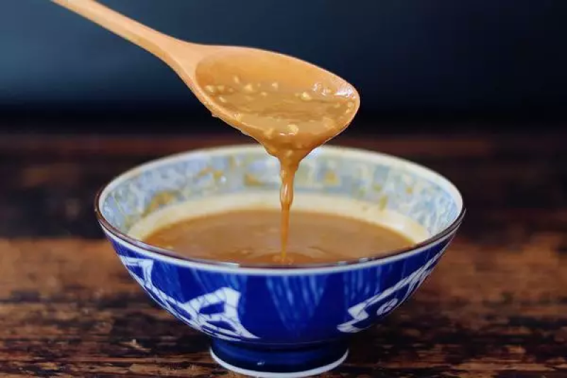 芝麻酱，本品是公司自行生产，公司地址位于河北省河间市。