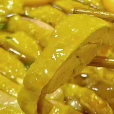 盐焗鸡，盐焗鸡腿，八成熟，口味好，一件50斤，价格美丽