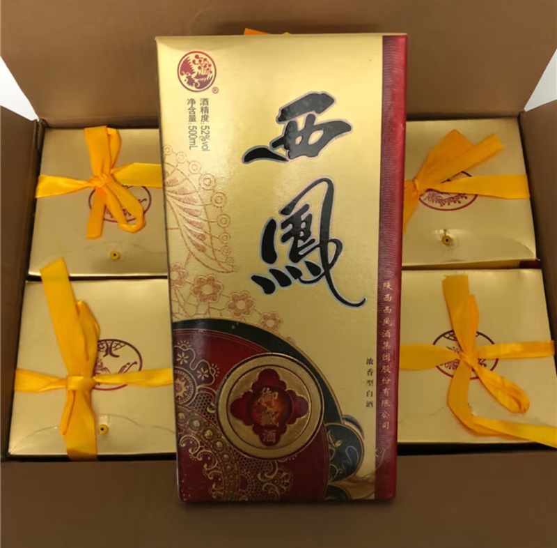 西凤御藏酒、浓香型52度白酒纯粮酿造，口感纯正，酒体至上