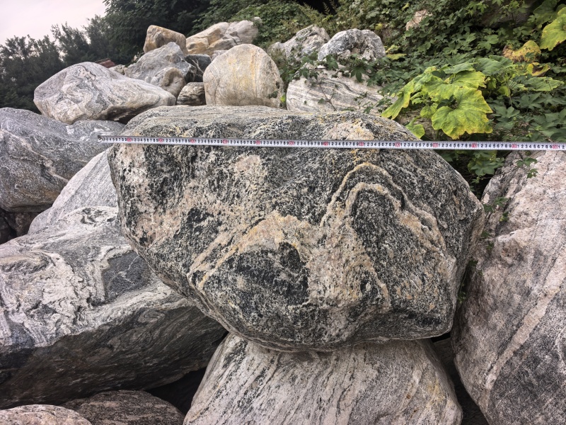 大型鹅暖石湖边造景石庭院景观石