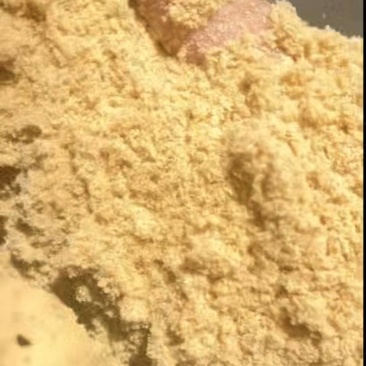 膨化玉米面具有浓郁的爆米花香味，色泽淡黄，面粉蓬松