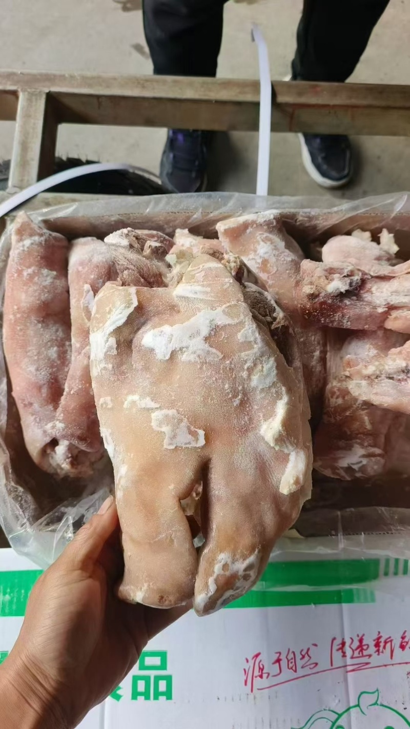 精品猪头肉，熟猪头肉，去骨无毛处理的很干净