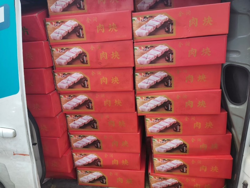 原切五花肉块，肥瘦相间，大小均匀，价格美丽，一件也是批发