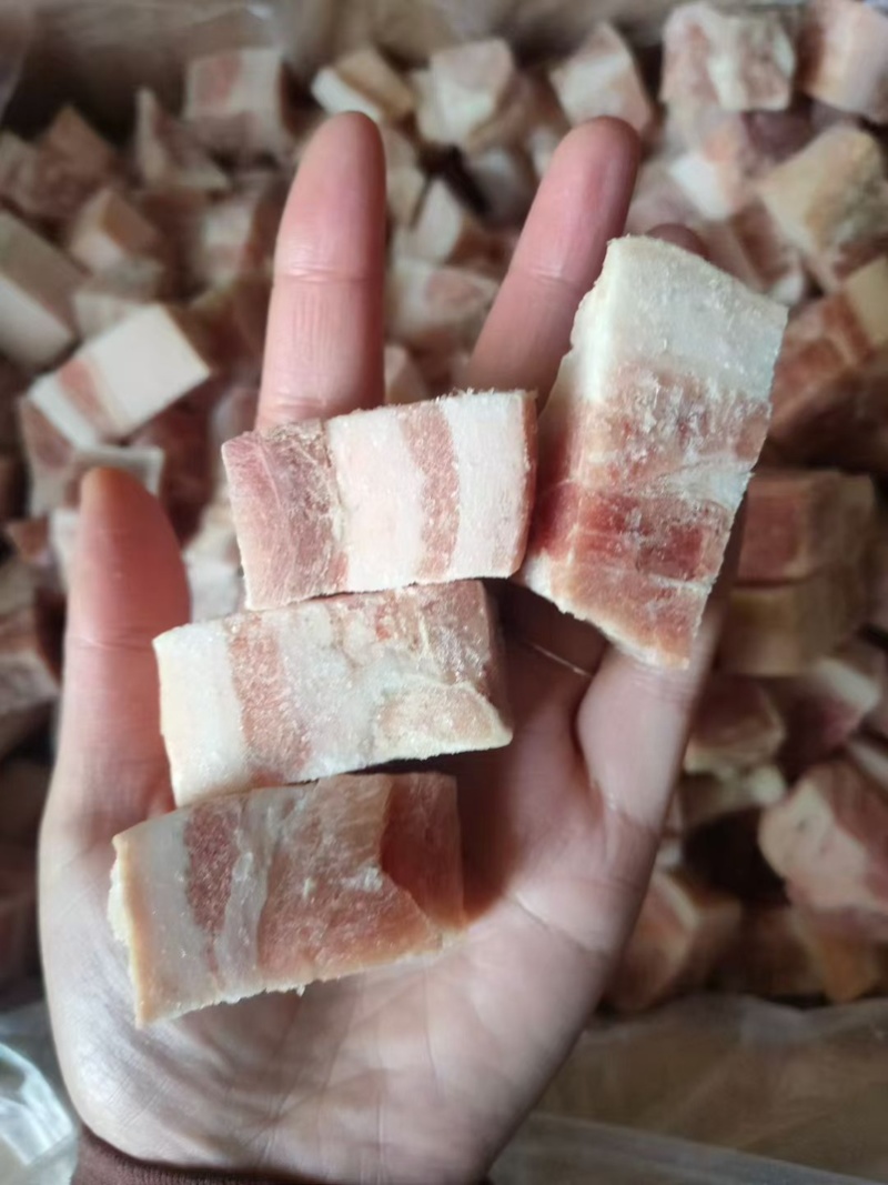 原切五花肉块，肥瘦相间，大小均匀，价格美丽，一件也是批发