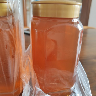 中蜂土蜂蜜，一年割一次，有瓶装有散装