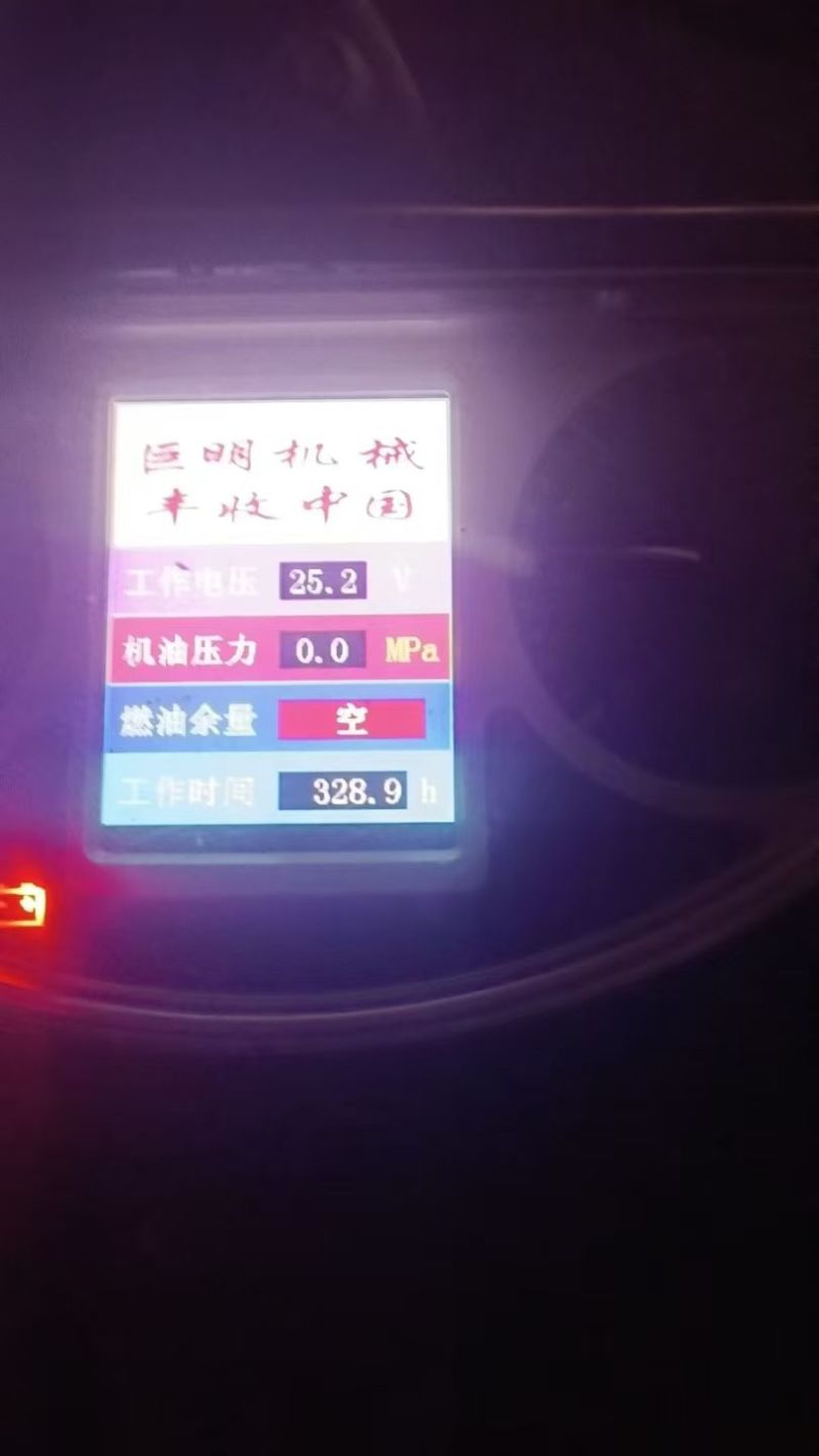 巨明三行履带玉米收割机2021年工作320小时干完活了