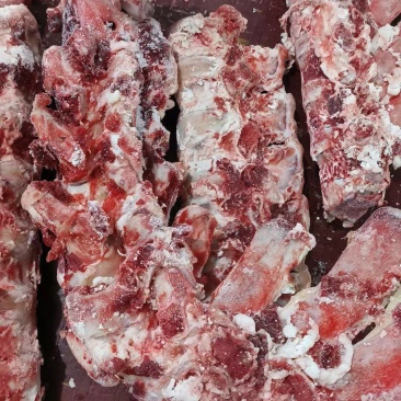 带点肉牛脊骨