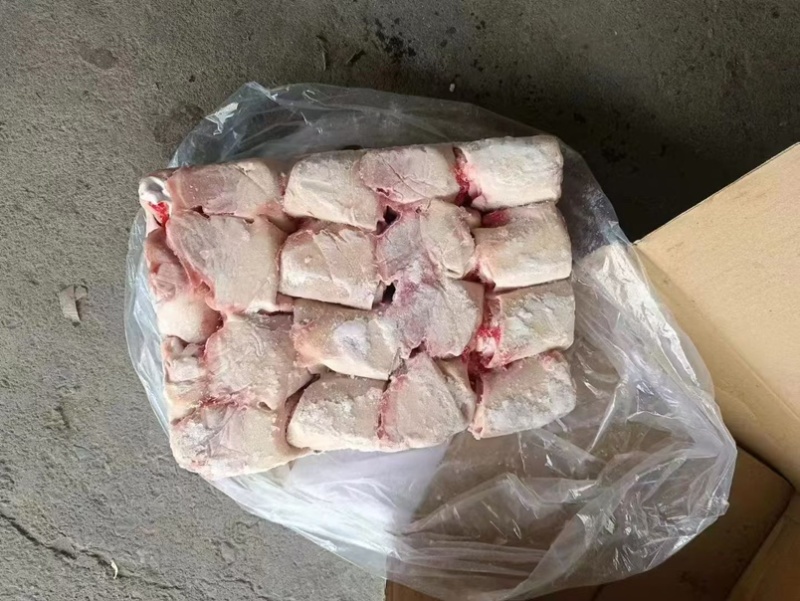 带皮小肘子，宴席喜宴熟食店用非常好，单个8两左右