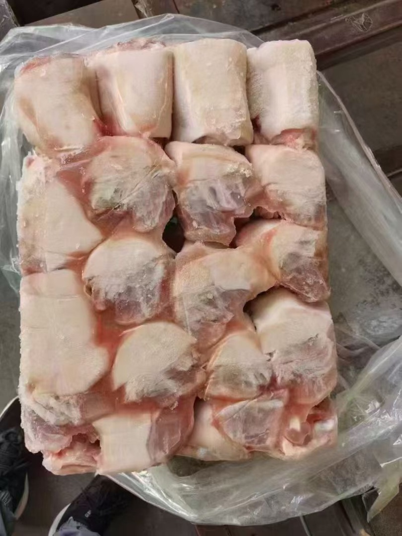 带皮小肘子，宴席喜宴熟食店用非常好，单个8两左右