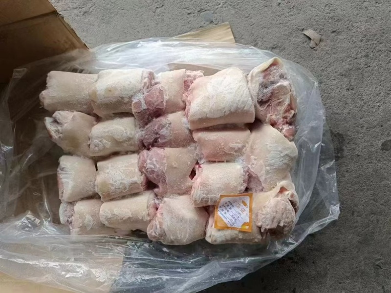 带皮小肘子，宴席喜宴熟食店用非常好，单个8两左右