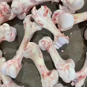 熬汤牛棒骨