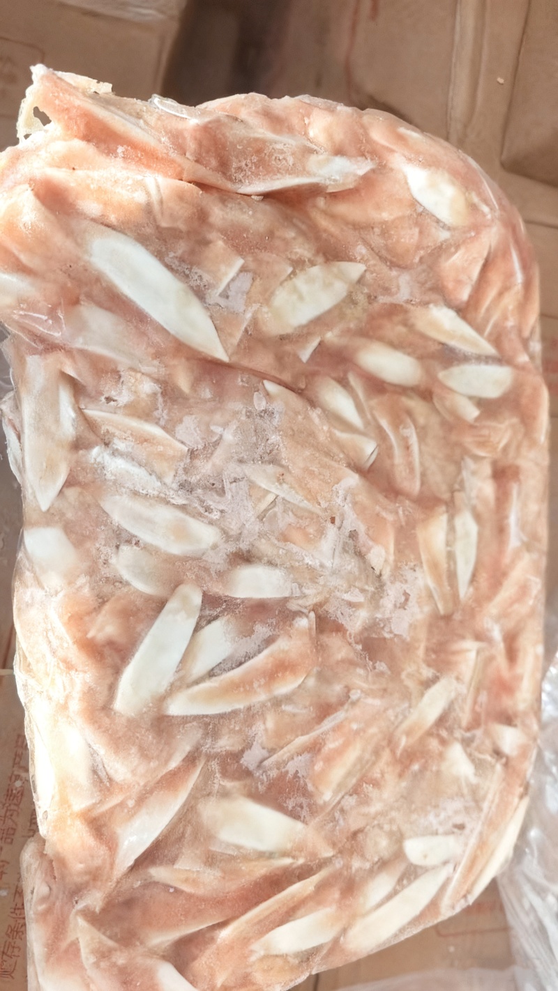 带肉鸡胸软骨，三角骨，30左右，红骨很少几乎没有鸡软骨