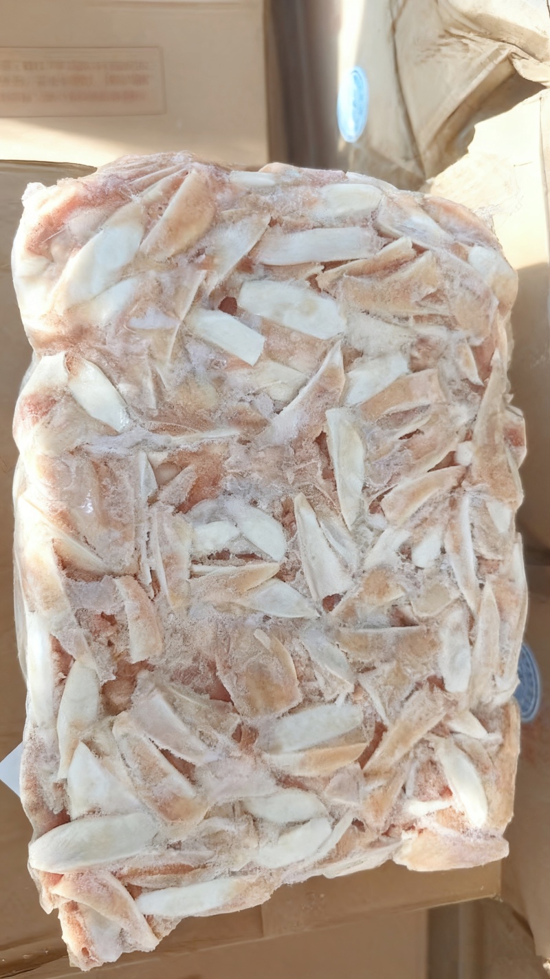 带肉鸡胸软骨，三角骨，30左右，红骨很少几乎没有鸡软骨