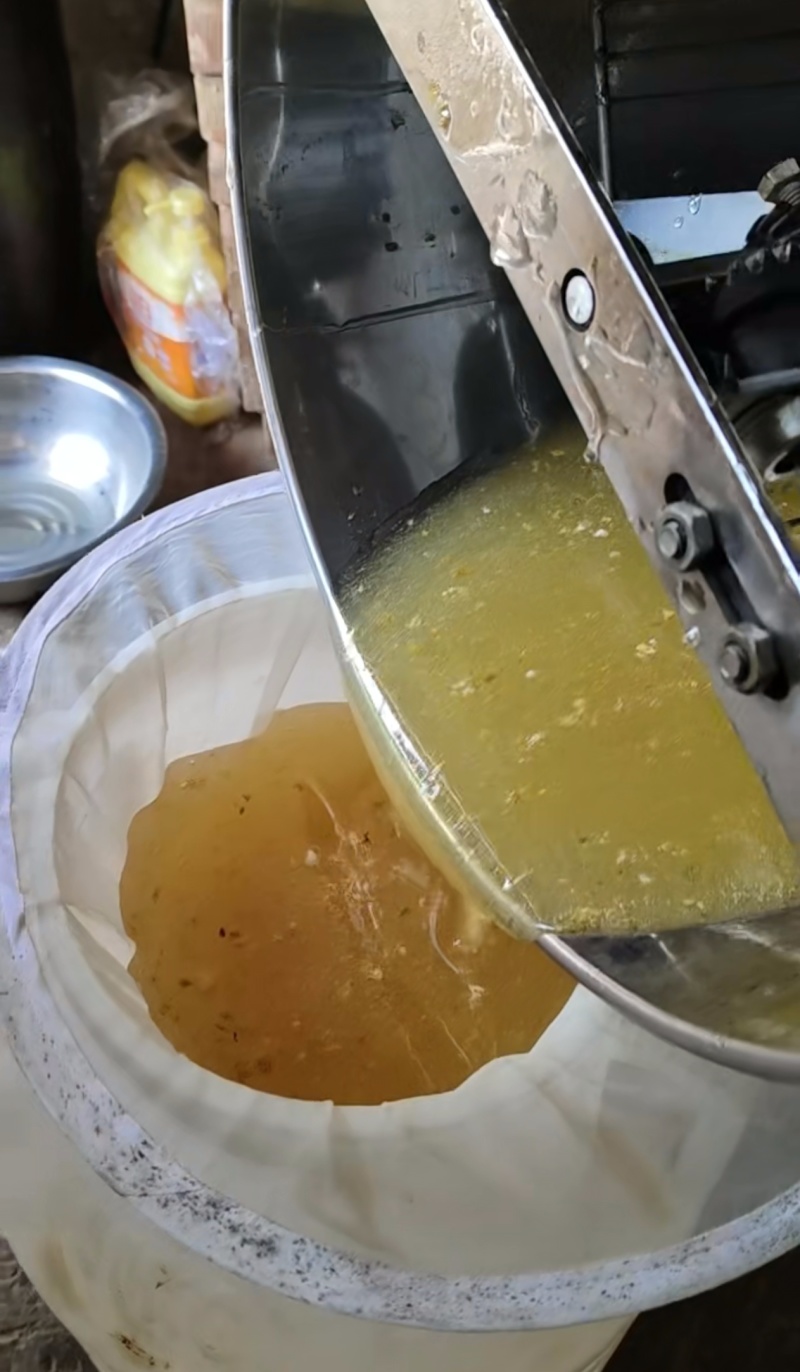 中蜂蜜，自己在大山里养殖，纯正，保真。
