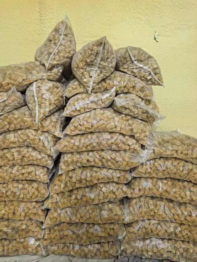 辽宁精品小块冻豆腐，质量保证，全国可发，欢迎来电咨询
