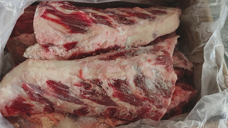 带肉牛胸骨