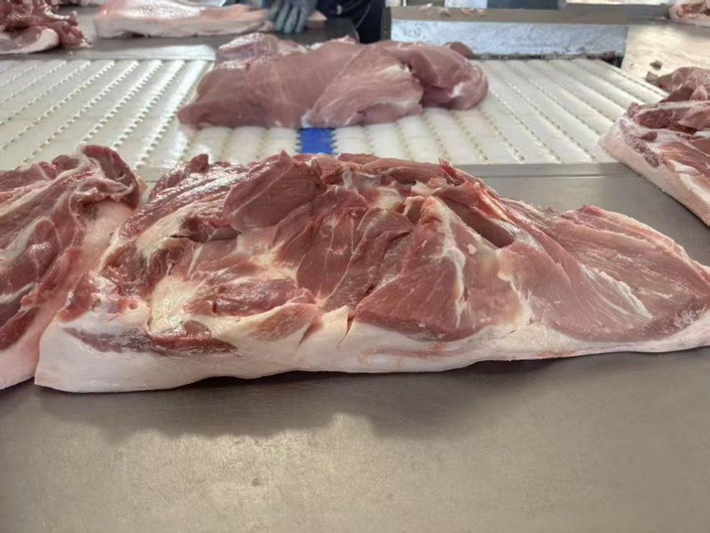 前上肉后上肉，带皮，肥瘦相间价格美丽。快餐店食堂都可以