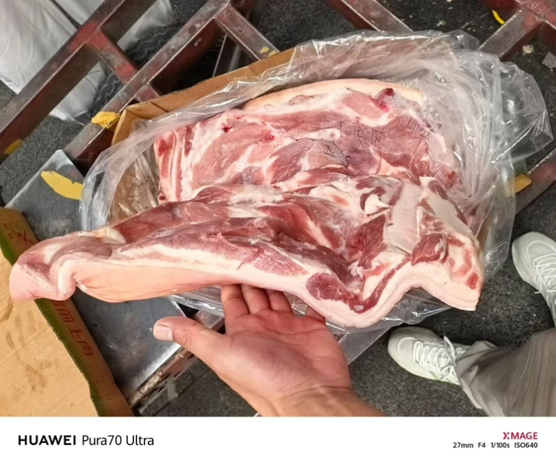 前上肉后上肉，带皮，肥瘦相间价格美丽。快餐店食堂都可以