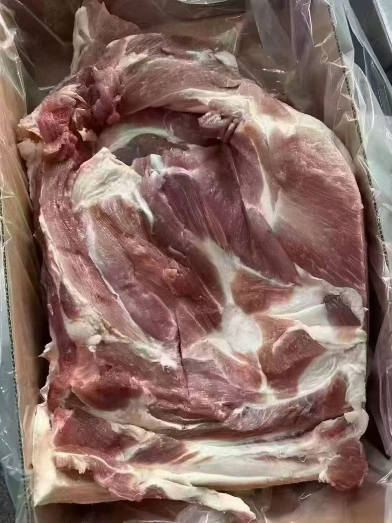 前上肉后上肉，带皮，肥瘦相间价格美丽。快餐店食堂都可以