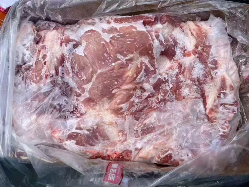 前上肉后上肉，带皮，肥瘦相间价格美丽。快餐店食堂都可以