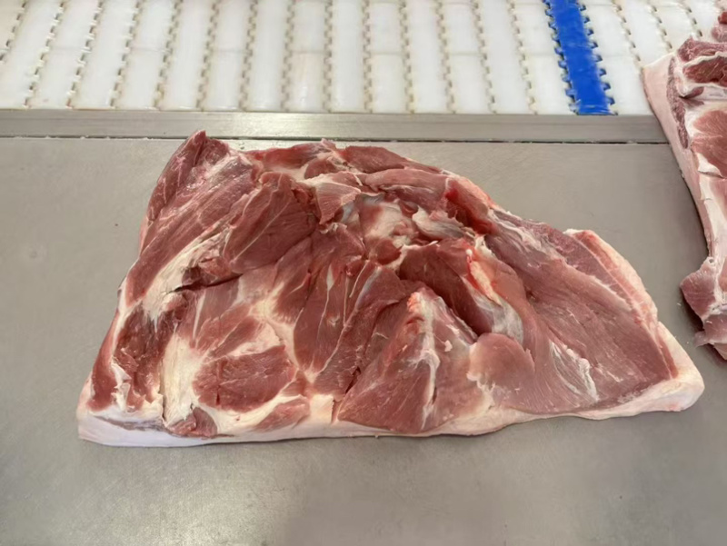 前上肉后上肉，带皮，肥瘦相间价格美丽。快餐店食堂都可以