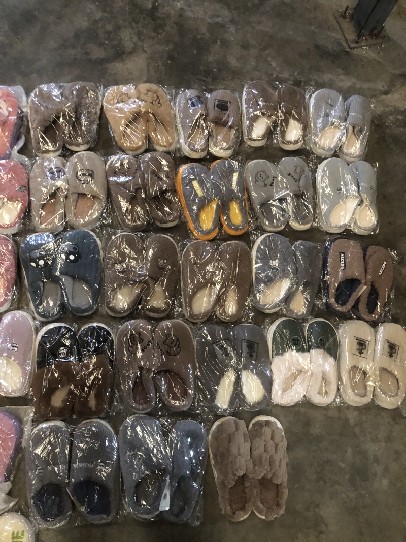 跑量单色底，双色底毛拖鞋，大白底踩屎感毛拖海量现货，实拍