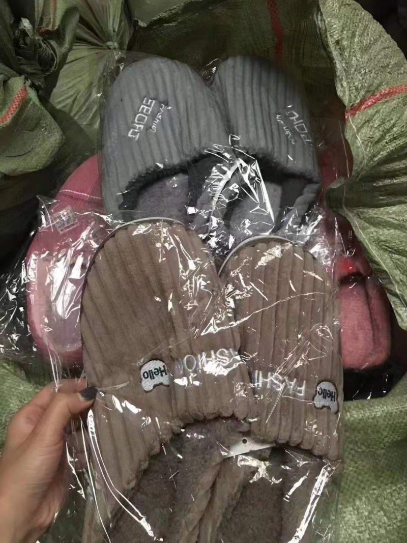 跑量单色底，双色底毛拖鞋，大白底踩屎感毛拖海量现货，实拍