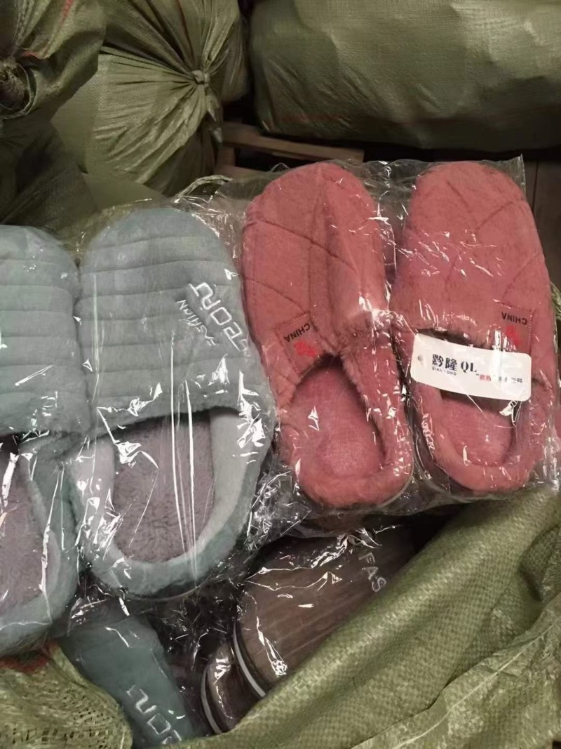 跑量单色底，双色底毛拖鞋，大白底踩屎感毛拖海量现货，实拍