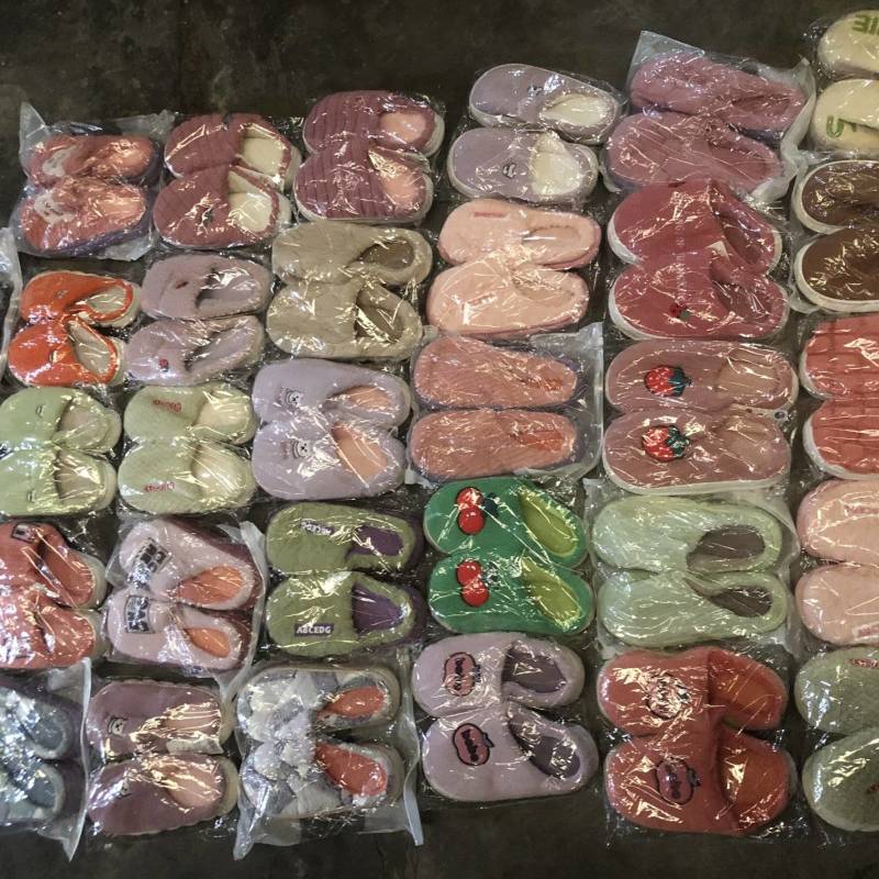 跑量单色底，双色底毛拖鞋，大白底踩屎感毛拖海量现货，实拍