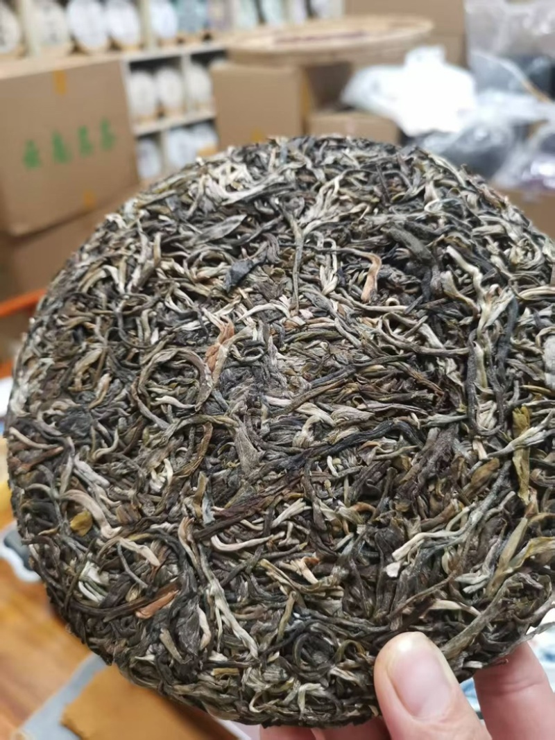 厂家直销，一手货源，普洱茶高品质的生茶饼，