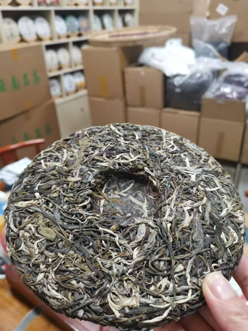 厂家直销，一手货源，普洱茶高品质的生茶饼，