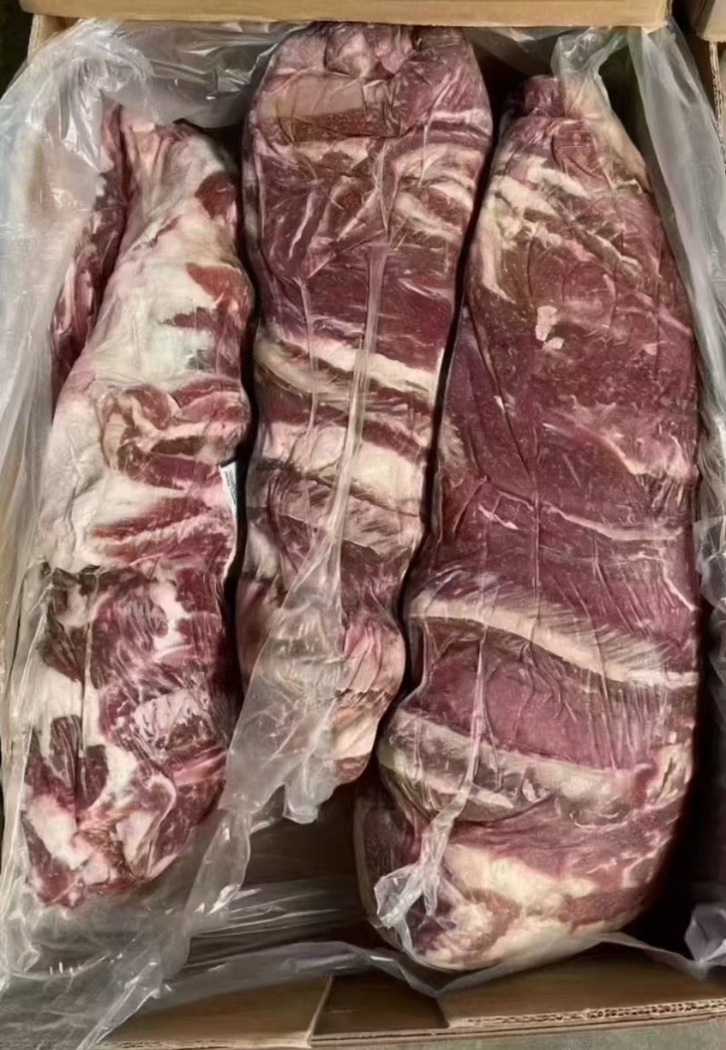 精品牛腩，肥瘦相间，瘦度很好，纯干真空包装，口感丰富