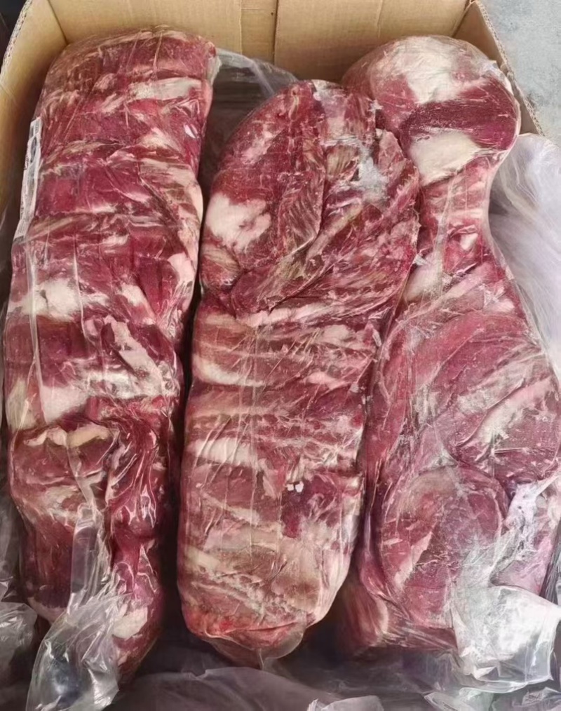 精品牛腩，肥瘦相间，瘦度很好，纯干真空包装，口感丰富