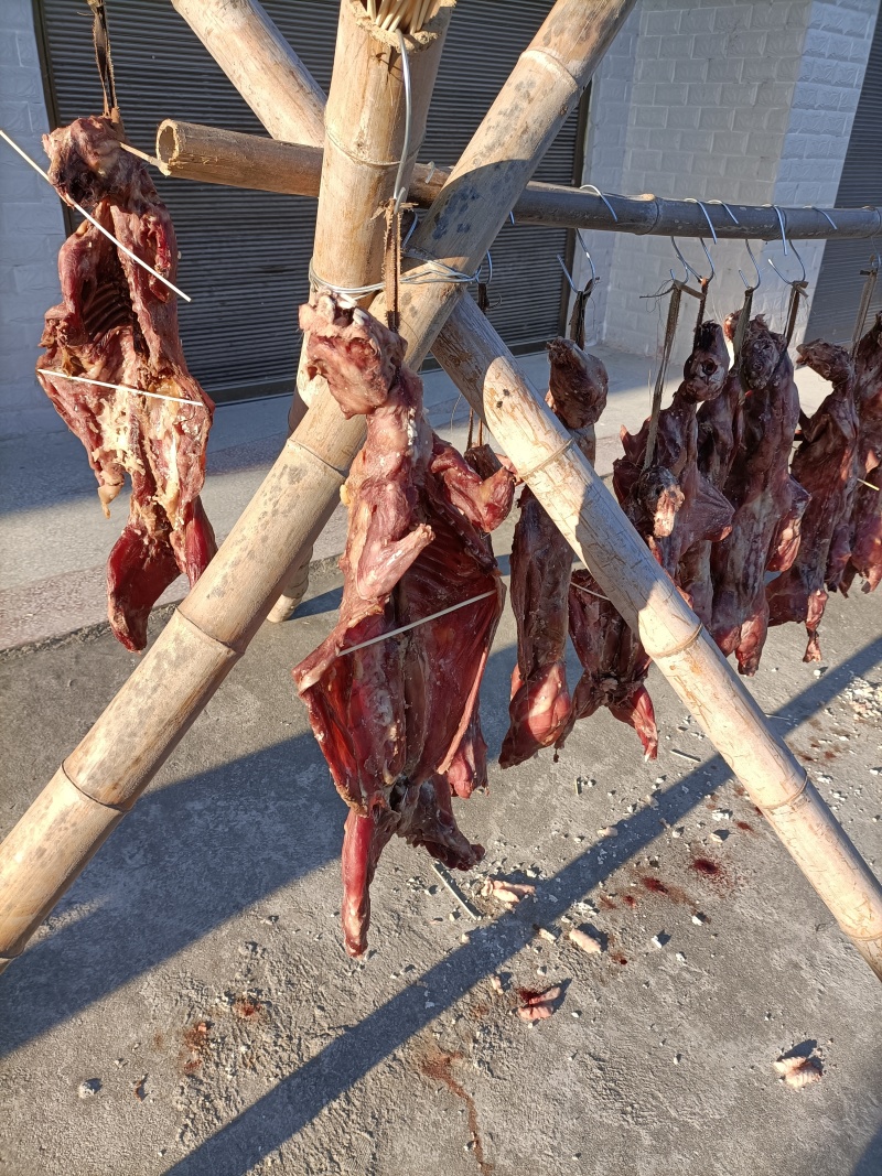 腊兔腊肉家乡特产舌尖上的美味