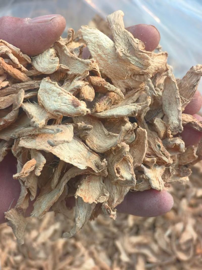姜干干净无沙土机器过筛统片烘干片萃取姜沫