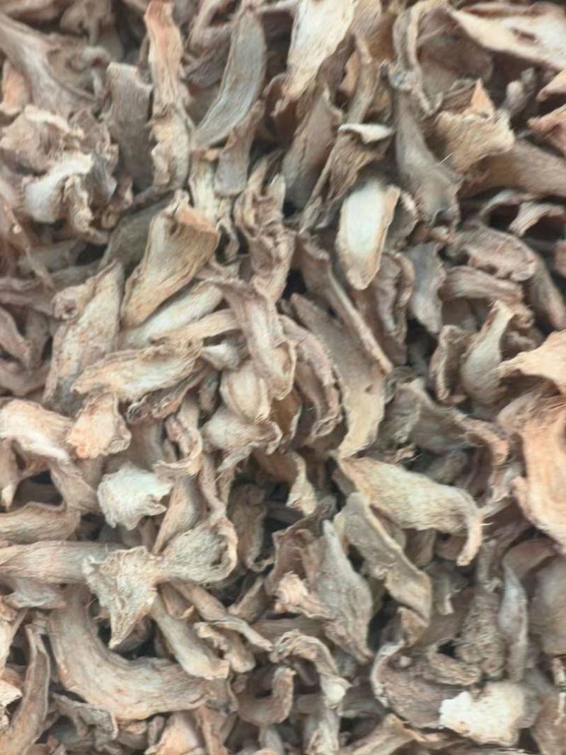 姜干干净无沙土机器过筛统片烘干片萃取姜沫