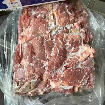 带皮生羊肉