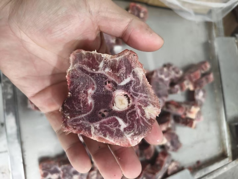 满肉羊脖骨