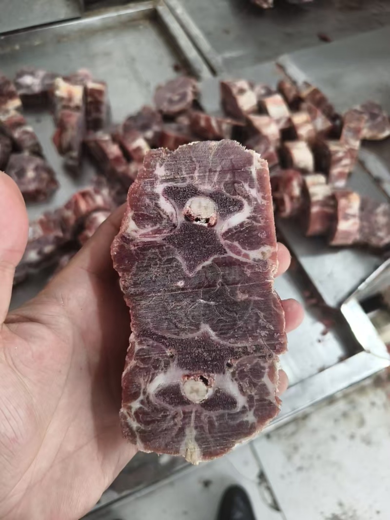 满肉羊脖骨
