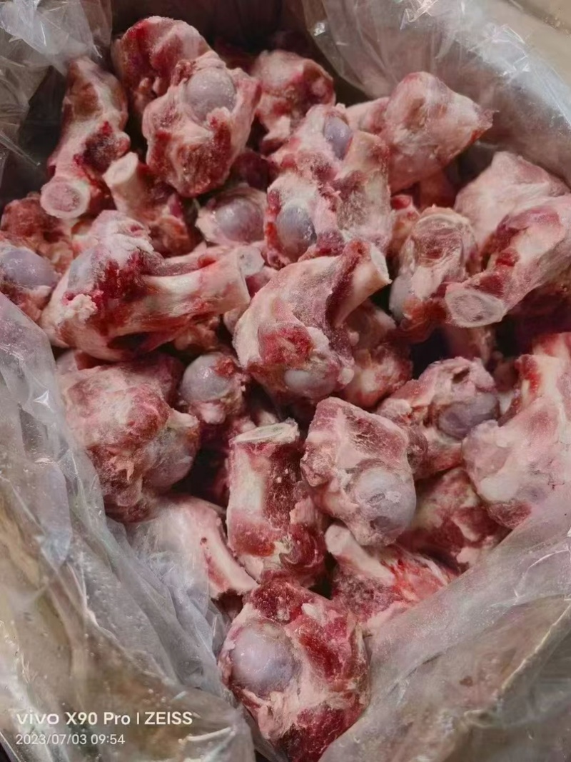 猪棒骨，一件20斤，满肉带骨髓，价格美丽，一件也是批发