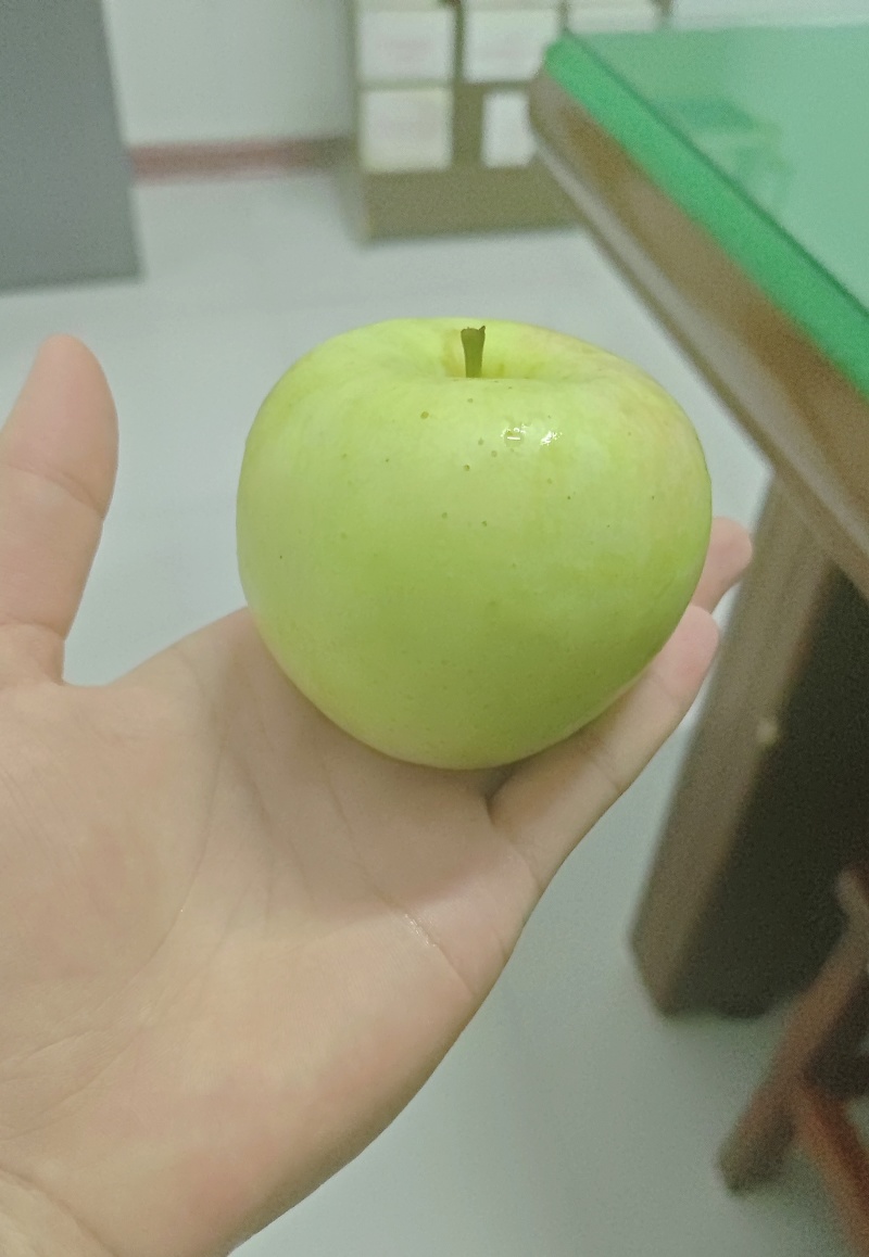 【山东特产明月青苹果】果实饱满新鲜采摘，共享美味与健康！