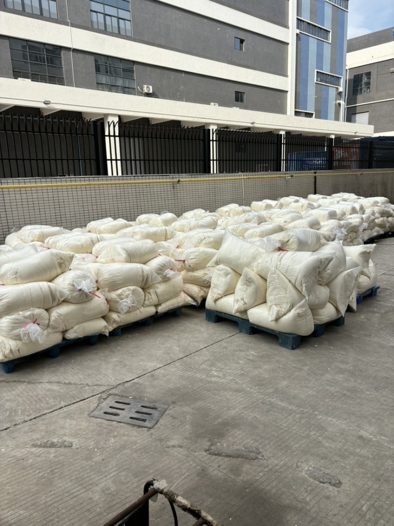 本人有大量豆渣日产30吨，长期稳定！纯绿色饲料物美价廉！
