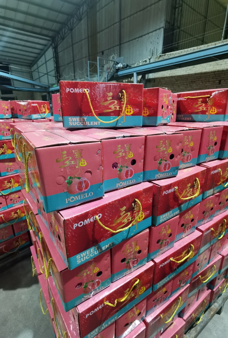 福建红心蜜，三红柚，产地直发，价格美丽，香甜爽口。