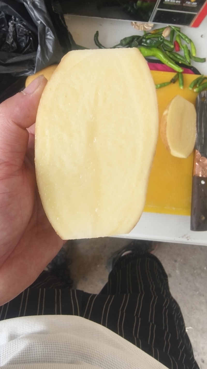 精品土豆，支持各种规格，适应各大批发市场，欢迎来电咨询