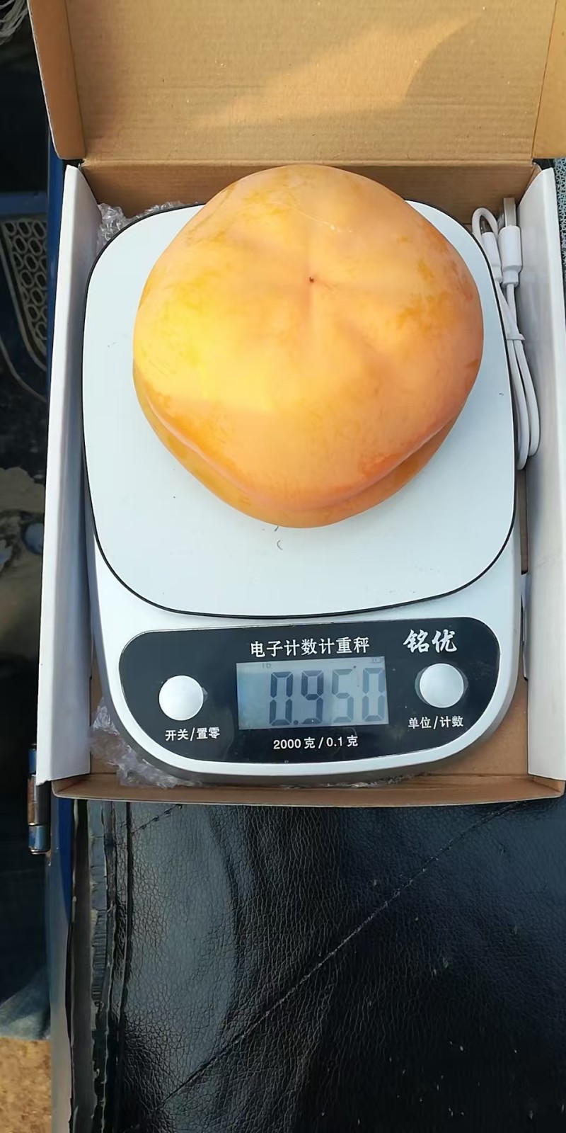 磨盘柿大量上市质优价廉发货迅速物流快柿子