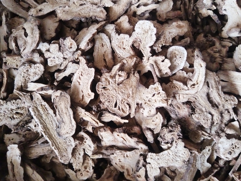 白术无硫，有各种规格量大从优，欢迎新老客户前来购买。