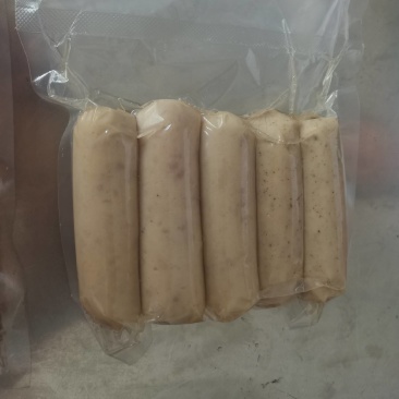 纯手工制作的黑椒肠，原味，麻辣味火腿肠，***。