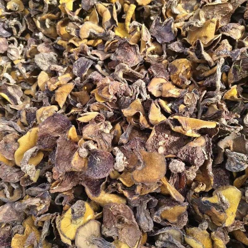 精品头茬手选松蘑烤干，无虫，吃起来味道香醇，一手货源。