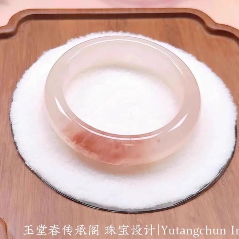 正品新疆桃花金丝手镯女款粉色粉圆条天然冰透飘花少女扁条玉镯子