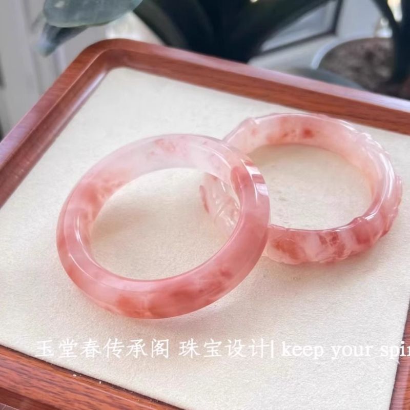 正品新疆桃花金丝手镯女款粉色粉圆条天然冰透飘花少女扁条玉镯子